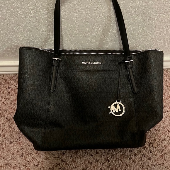 Michael Kors Jet Set black logo purse - Picture 1 of 4